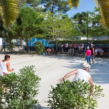 Camping Plaisirs Nature A La Pignade Ronce-les-Bains