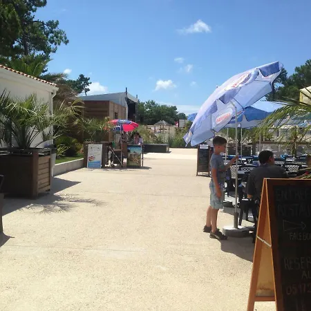 Camping Plaisirs Nature A La Pignade Ronce-les-Bains