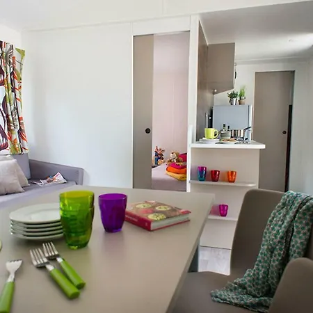 Camping Plaisirs Nature A La Pignade Ronce-les-Bains